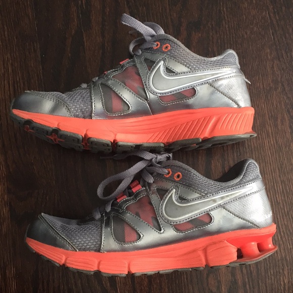 Nike Shoes - Nike Reax